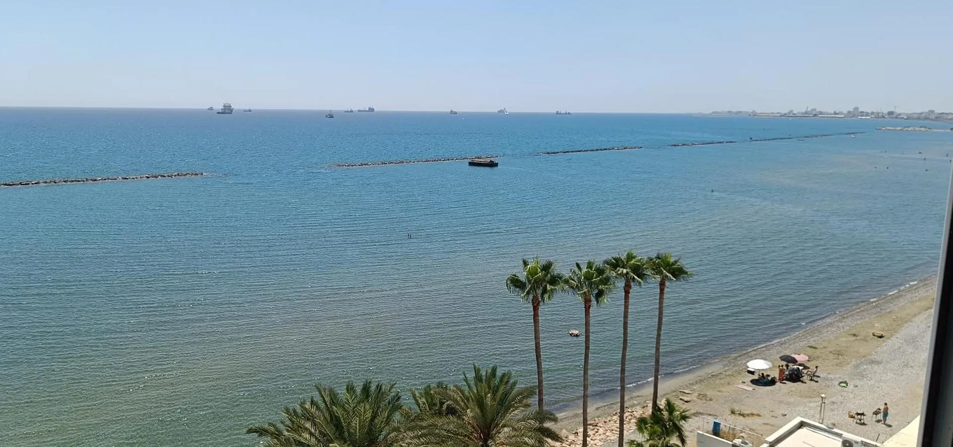 Stunning Top-Floor Beachfront Apartment Larnaca Chipre