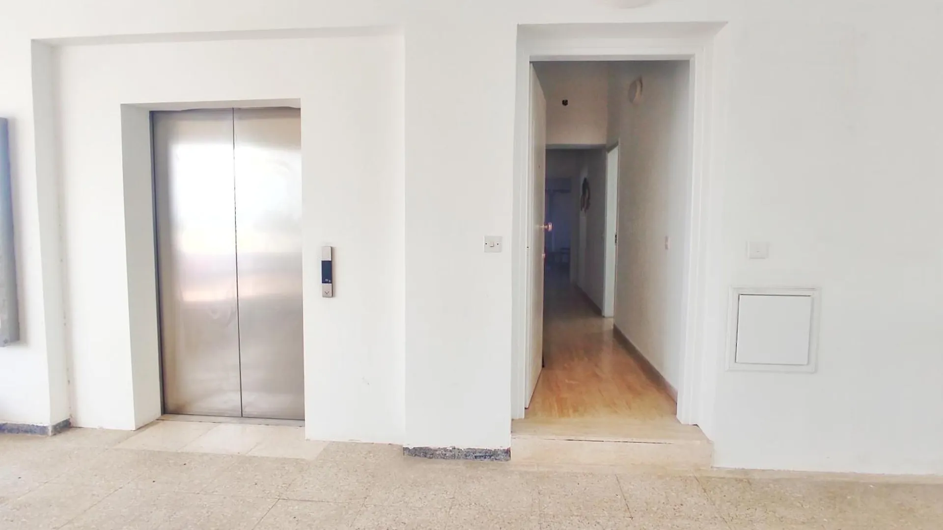 Stunning Top-Floor Beachfront Apartment Larnaca