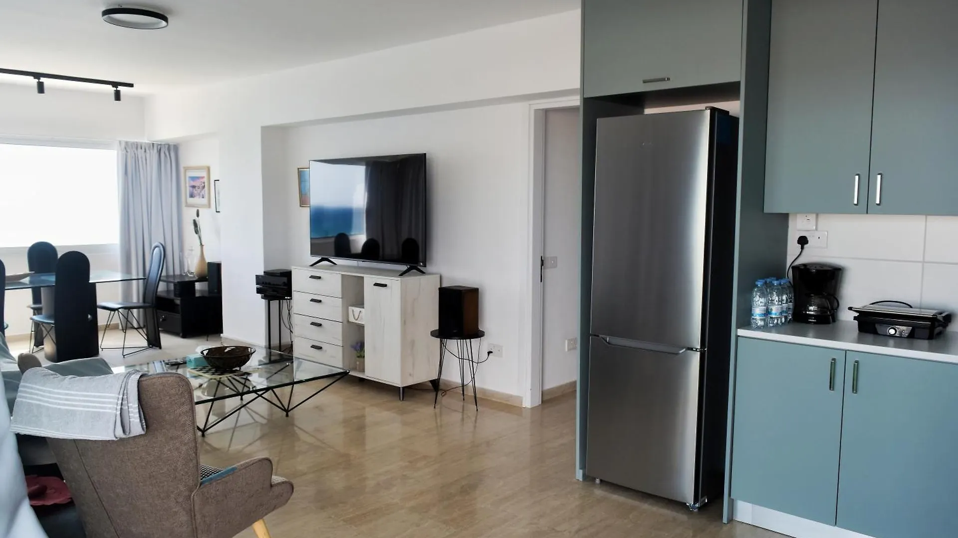 Stunning Top-Floor Beachfront Apartment Larnaca