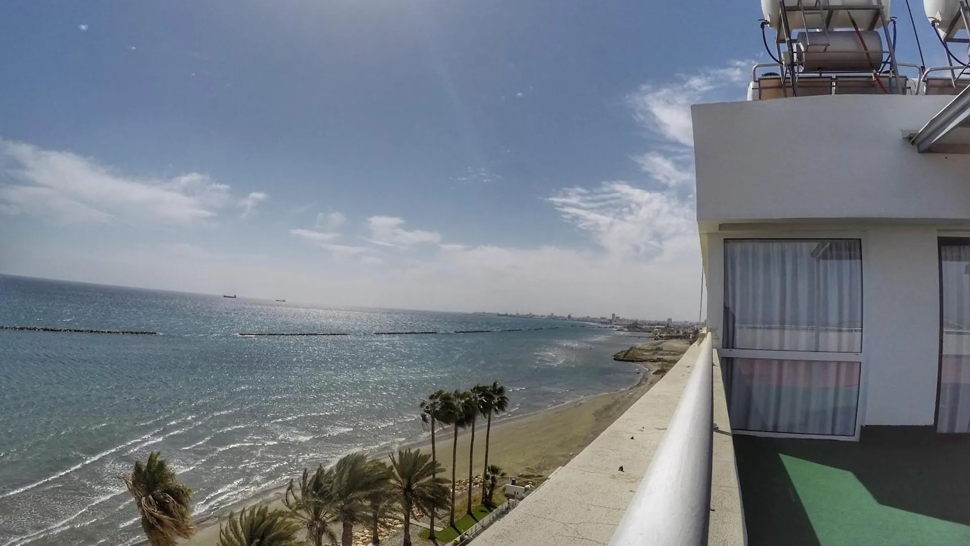 Stunning Top-Floor Beachfront Apartment Larnaca 0*,